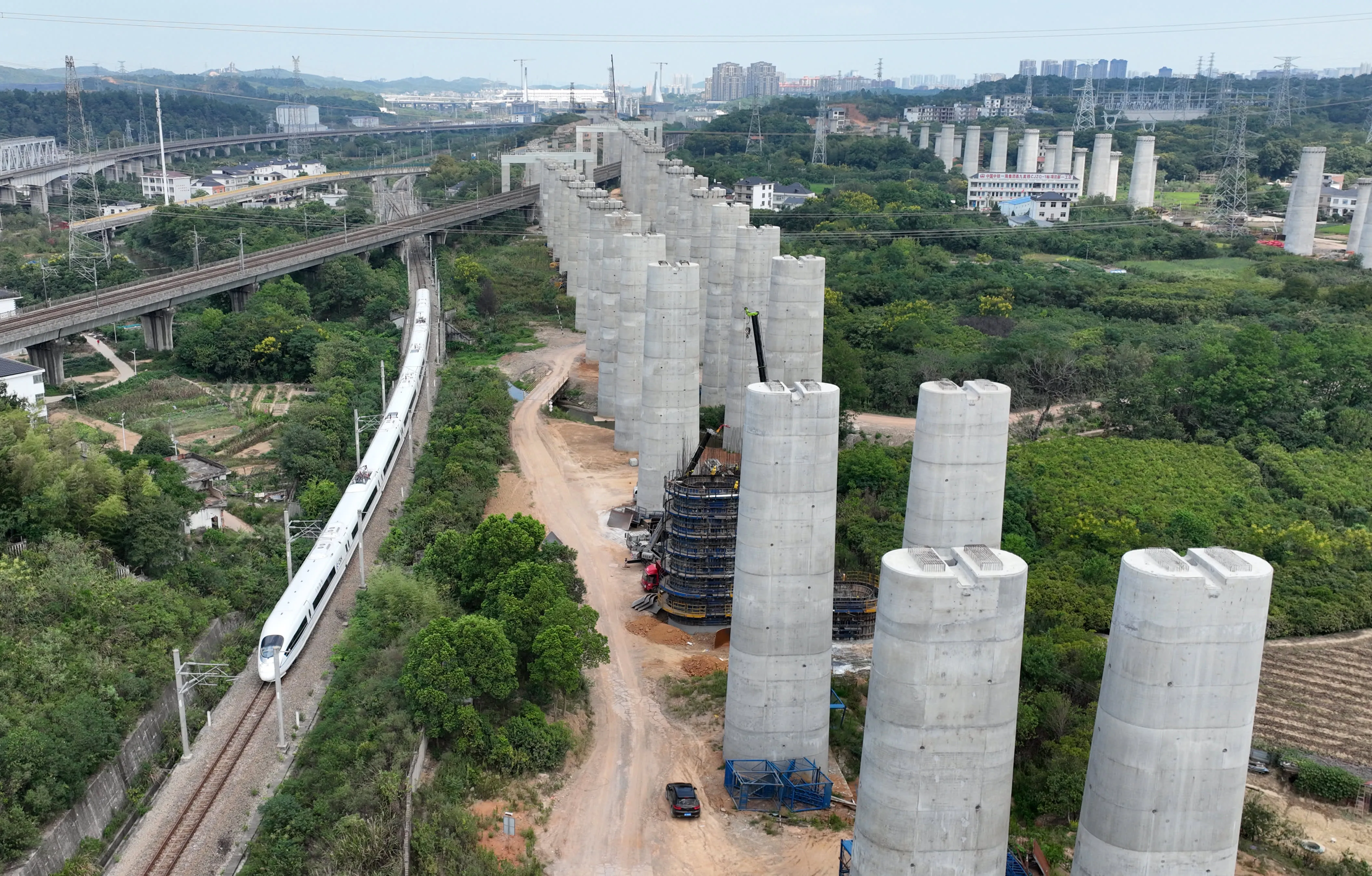 股市与经济增长:中国地方政府债务的隐性拖累